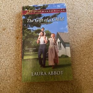 💖NEW ITEM💖 3/$10 Romance Novel. Bundle with other 3/$10 items to save.